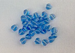 Skleněné mačkané korálky srdce světlá královsky modrá transparentní  6 × 6 mm – 7 g 