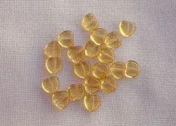 Skleněné mačkané korálky srdce medová  8 × 8 mm – 7 g cca 21 ks