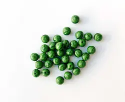 Korálek mačkaný kulička 7mm  zelená