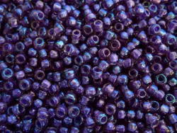 Rokajlové korálky Toho  - Round 15/0 : Inside-Color Rainbow Rosaline/Opaque Purple-Lined TR-15-928