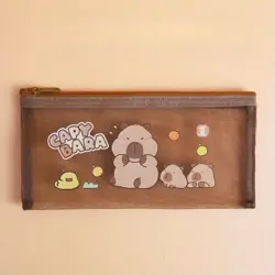 Penál síťovaný Kapybara – hnědý s kresleným motivem, 21×11 cm č1