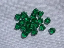 Skleněné mačkané korálky srdce jadeová zelená 8 × 8 mm – 7 g 