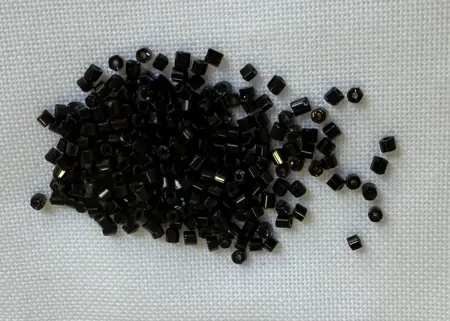 Preciosa® sekaný rokajl 10/0 – 10 g černá