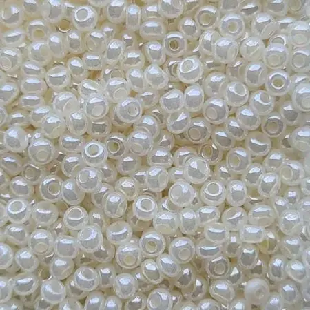 PRECIOSA rokajl 6/0, 3,7 mm, 10 g White Opaque Rainbow (47102)