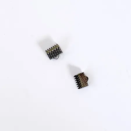 Koncovka plochá  zamačkávací  8mm platina 