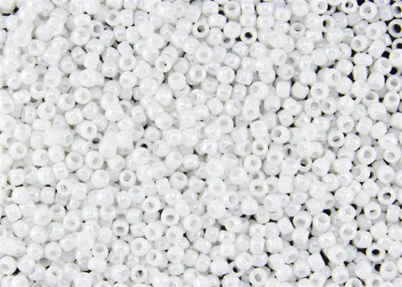 Rokajlové korálky - Round 11/0 :  Opaque-Rainbow White TR-11-401