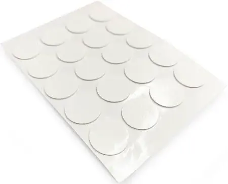 Lepící kolečka pod knoty 