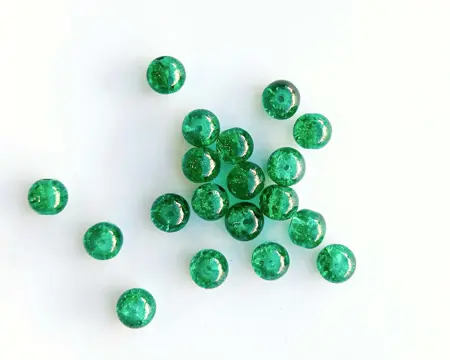 Korálek práskaný kulička 8mm tmavě zelená