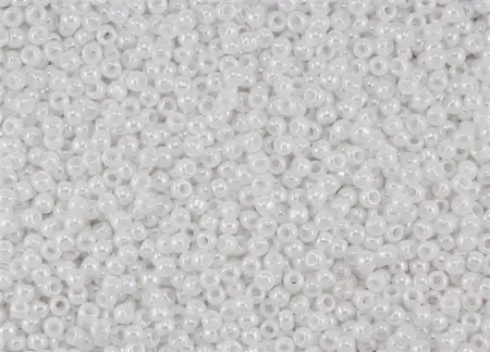 Rokajlové korálky - Round 11/0 :  Opaque-Lustered White TR-11-121