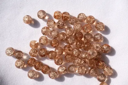 Korálek práskaný kulička 8mm béžová