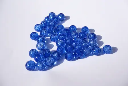 Korálek práskaný kulička 8mm námořní modř