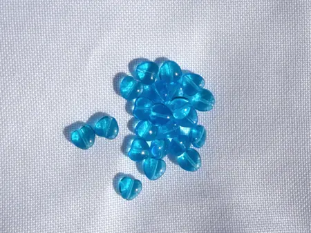 Skleněné mačkané korálky srdce světlá královsky modrá 8 × 8 mm – 7 g 