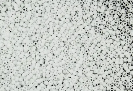 Rokajlové korálky Toho  - Round 15/0 : Opaque White TR-15-41