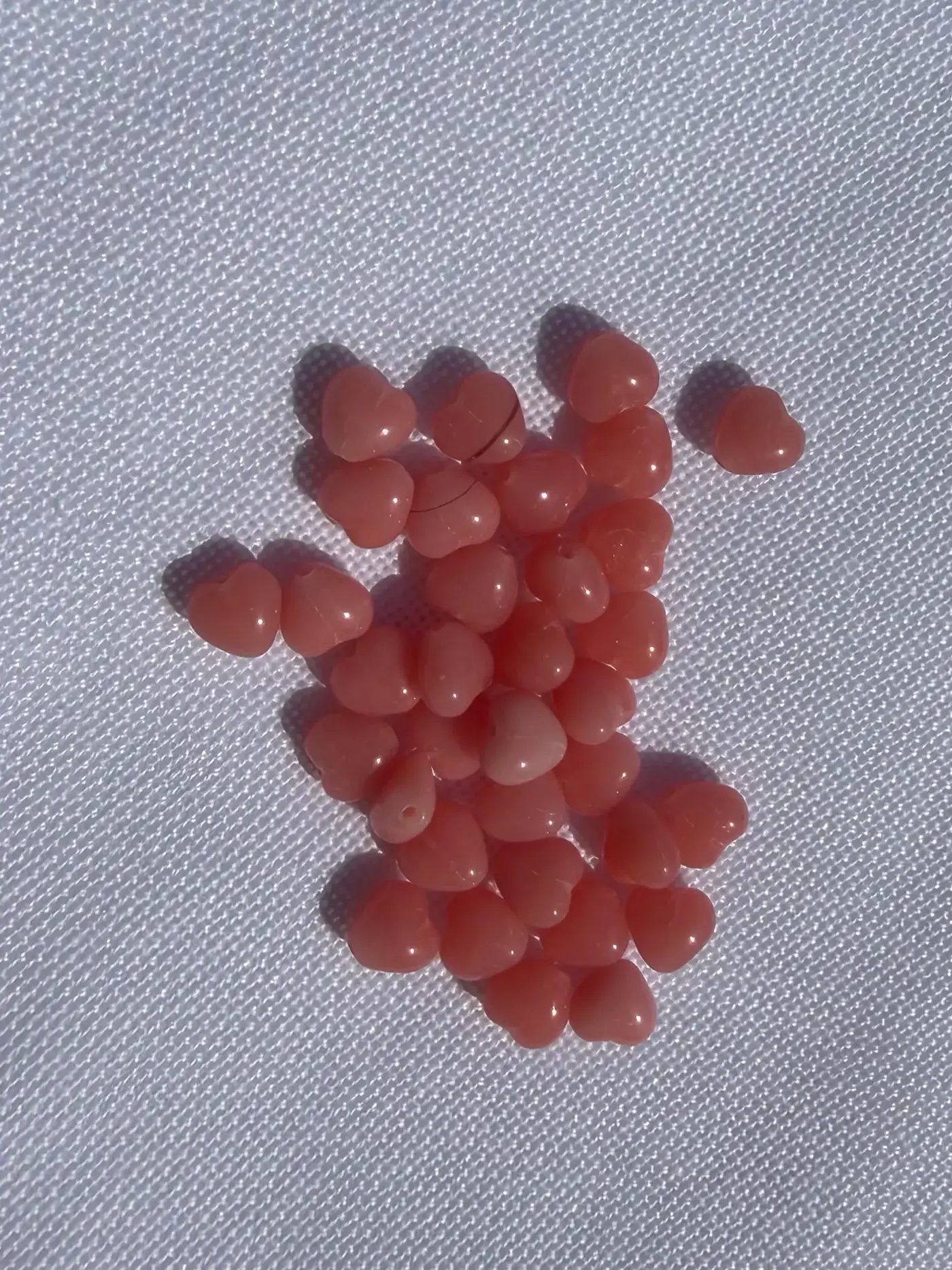 Skleněné mačkané korálky srdce růžová 6 × 6 mm – 7 g  - fotografie 1