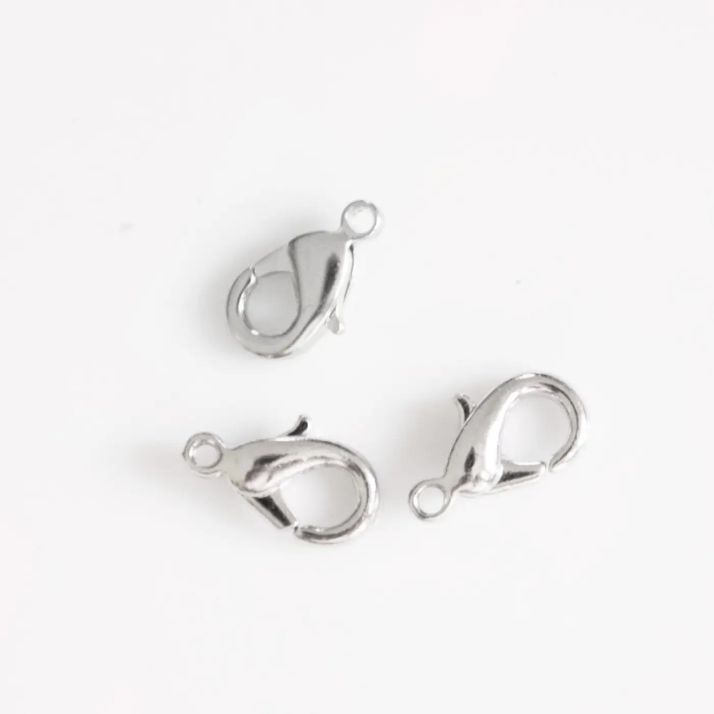 Karabinka na šperky – světle  stříbrná barva, 12 × 6 mm, balení 3 ks - fotografie 1