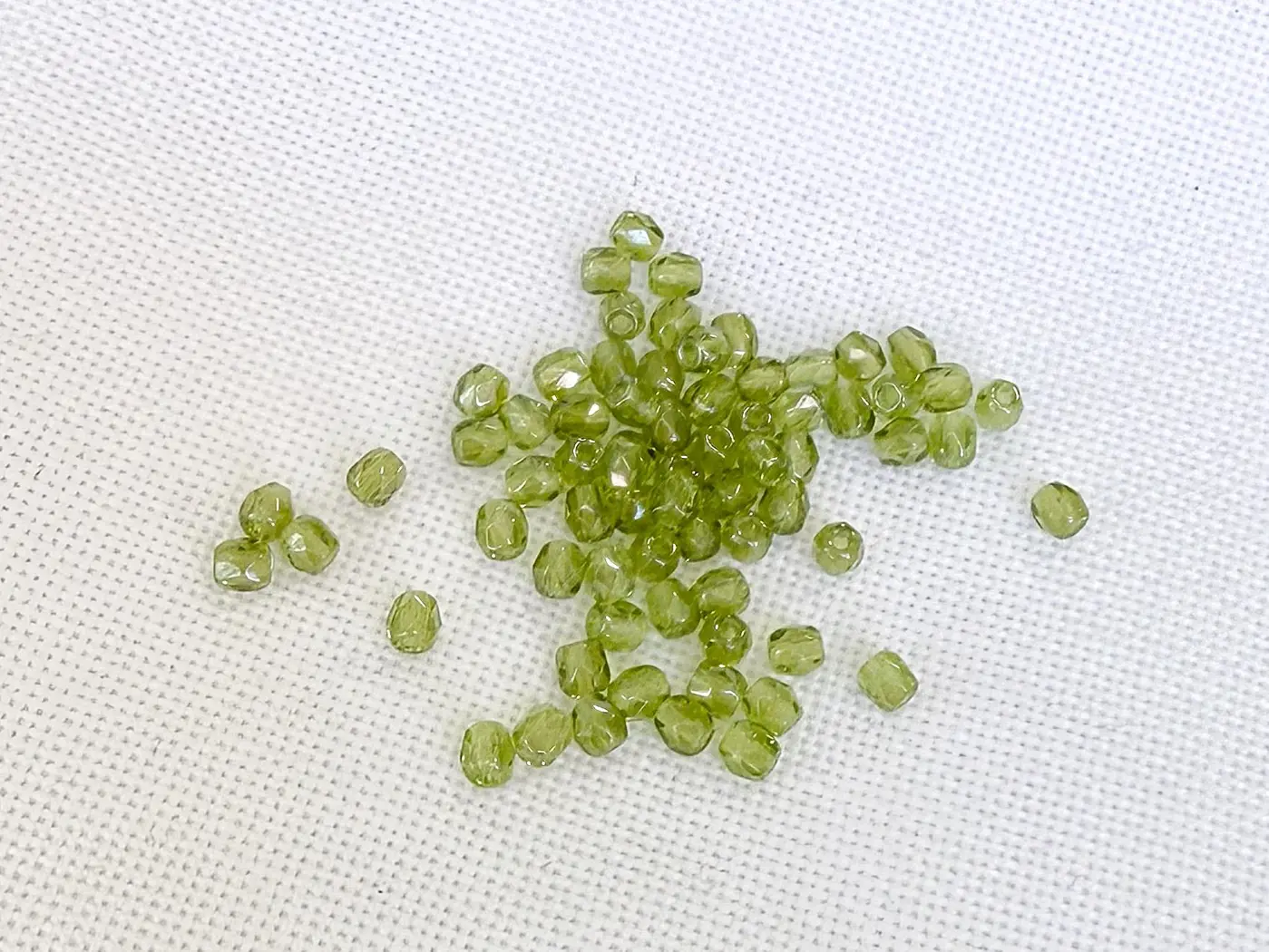 Korálky Ohňovky – broušené skleněné korálky 3 mm, 70 ks olivová - fotografie 2