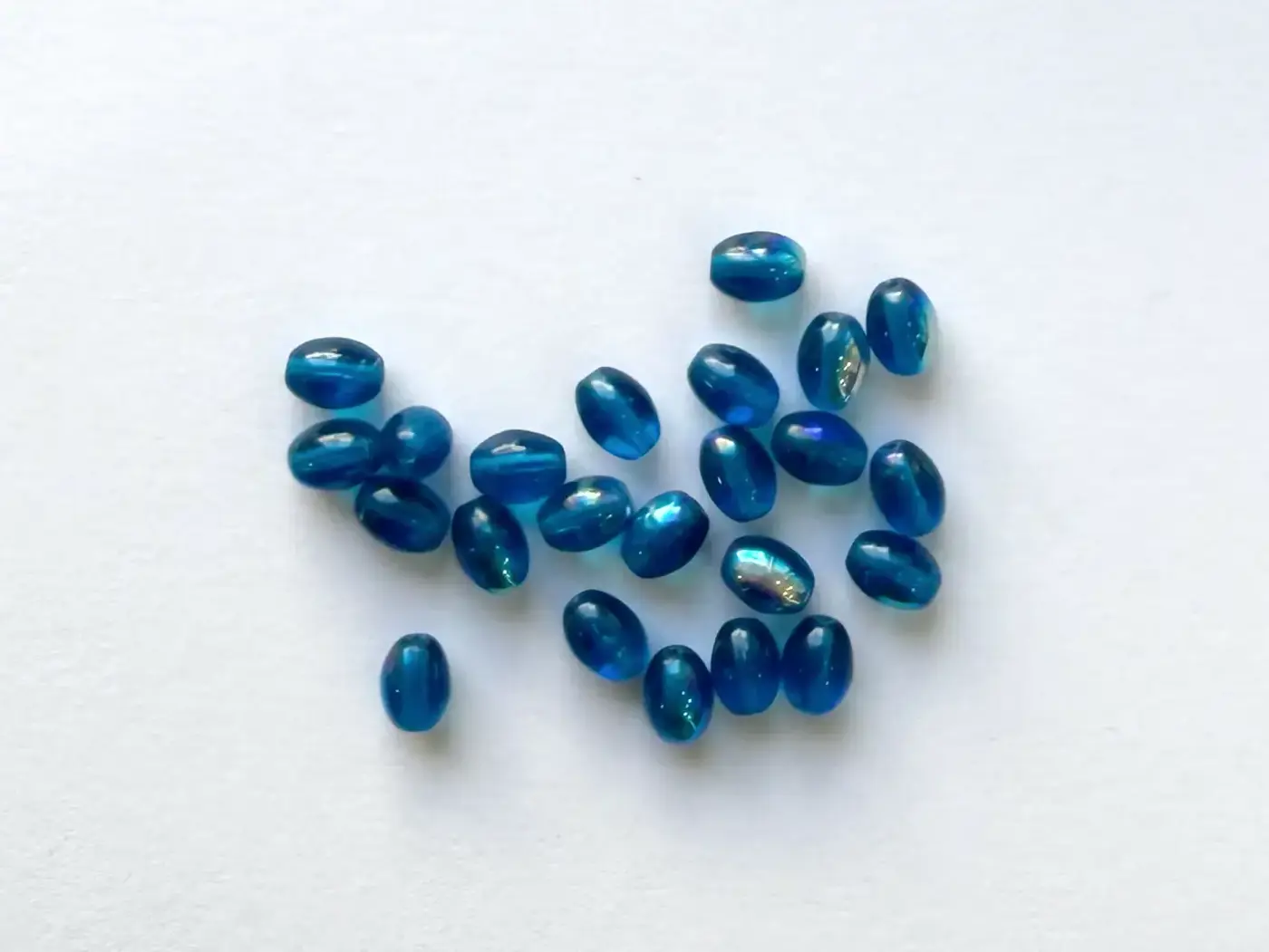 Mačkané skleněné korálky oliva (ovál) 8 × 6 mm, 23 ks Modrá  AB pokov - fotografie 1