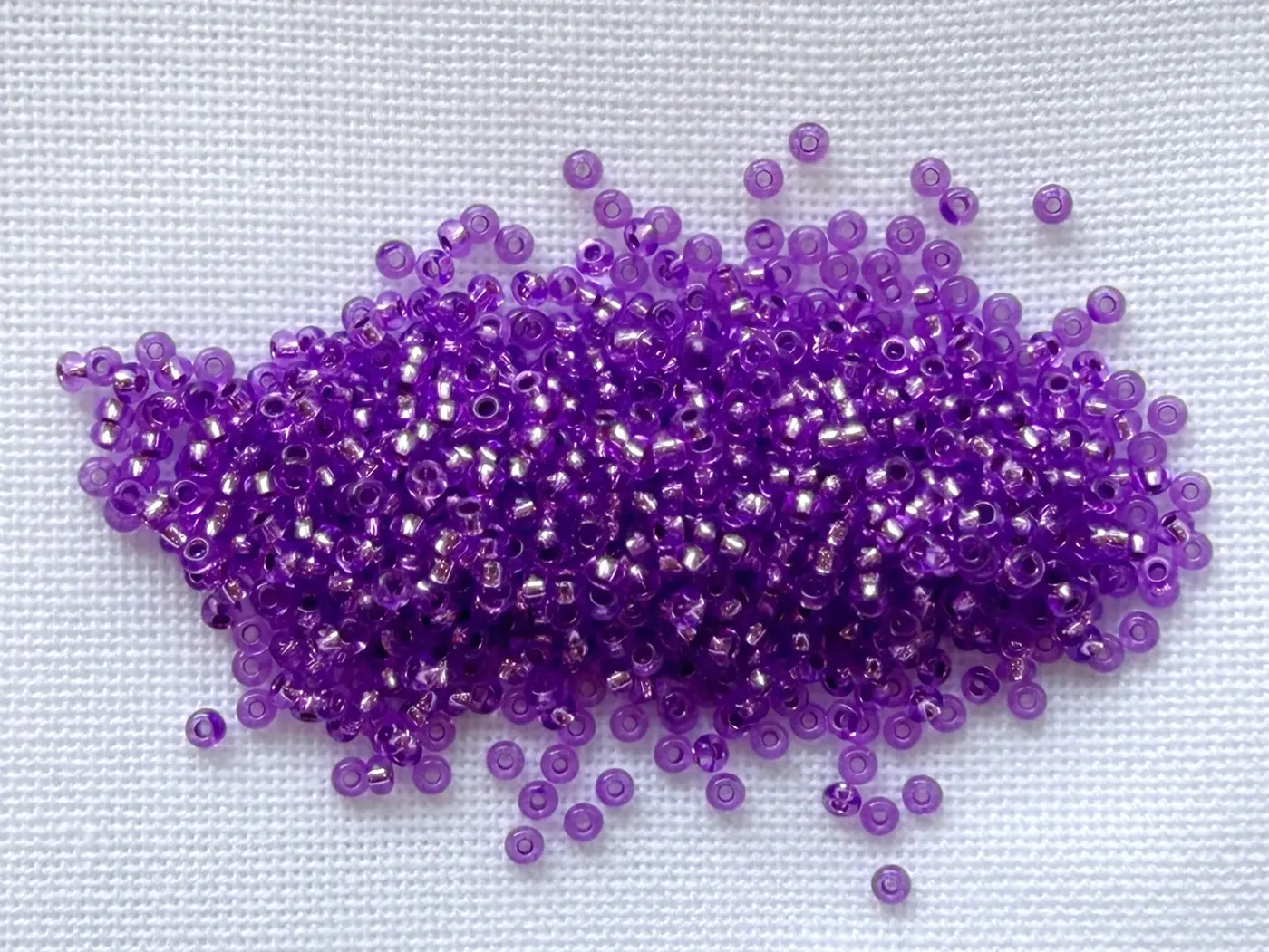 Preciosa rokajl 9/0 –  Silver Lined Dyed Violet fialová , 10 g - fotografie 1