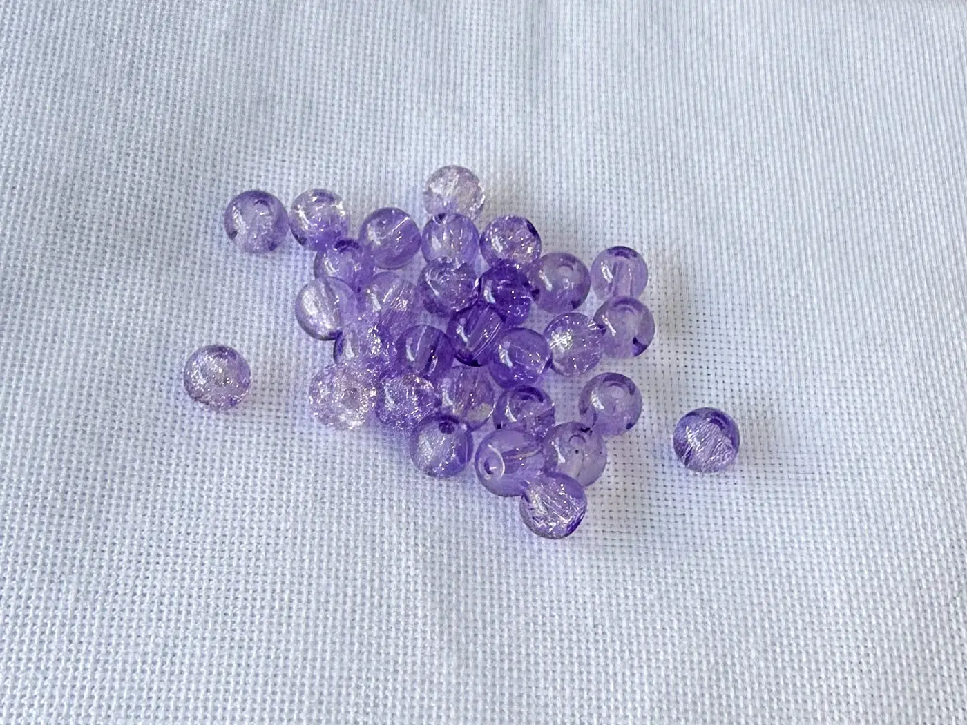 Mačkané praskané  skleněné kuličky 6 mm, 30 ks barva fialová - fotografie 1