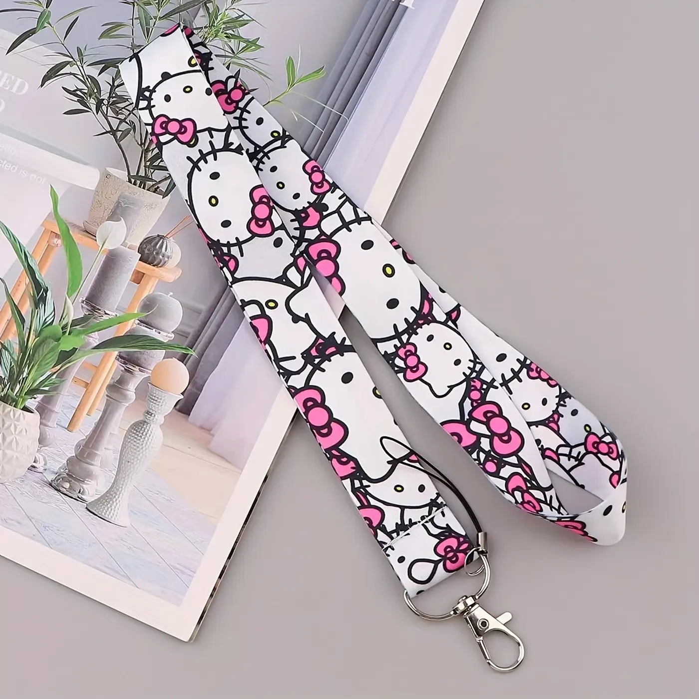Šňůrka na krk s karabinou a potiskem hello kitty - fotografie 2