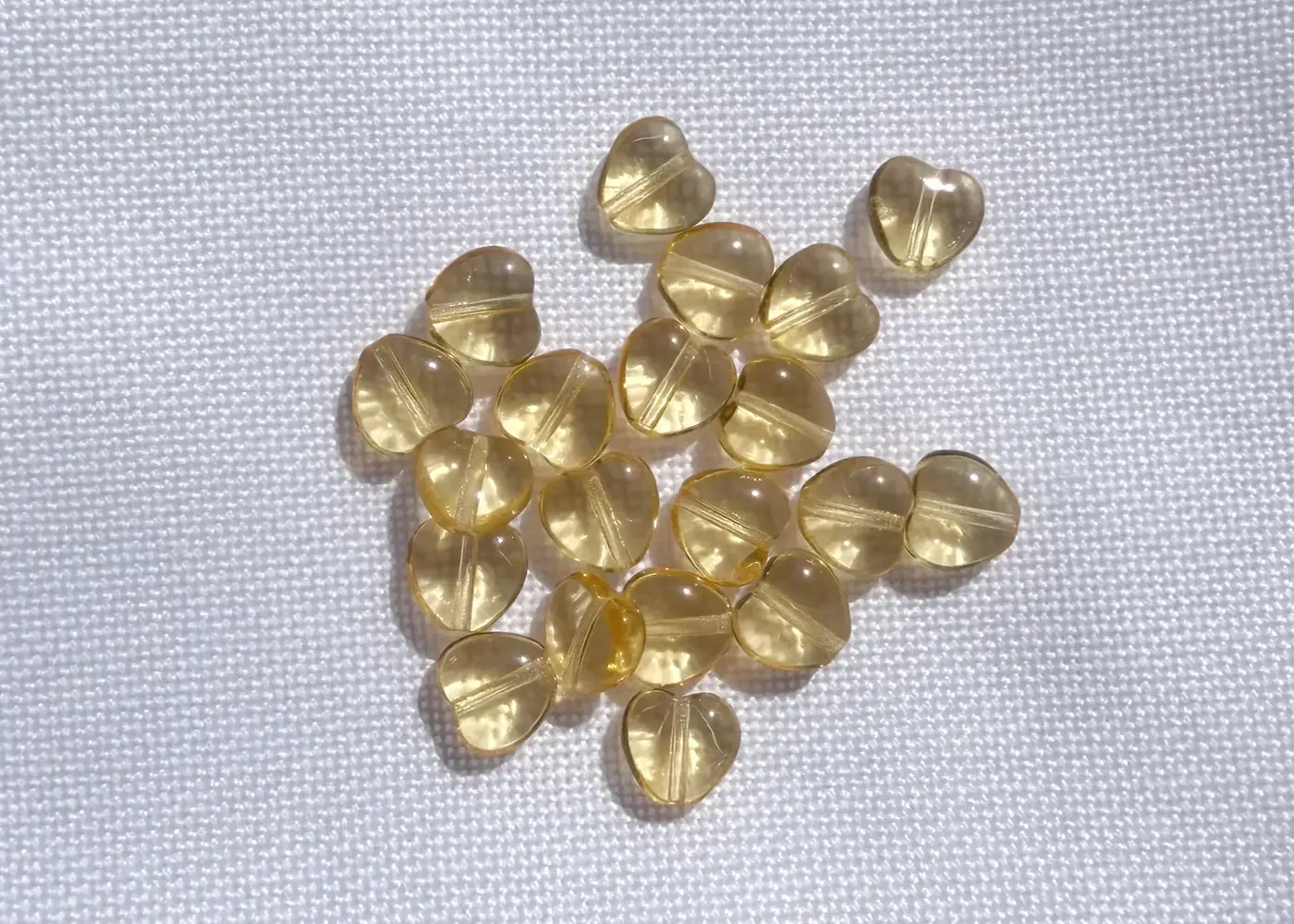Skleněné mačkané korálky srdce medová  8 × 8 mm – 7 g cca 21 ks - fotografie 2