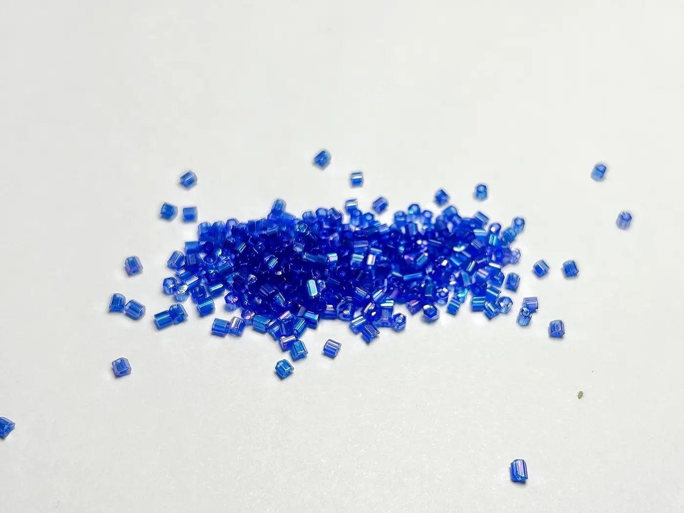 Sekané rokajlové korálky 2 mm – modré (10 g) - fotografie 1