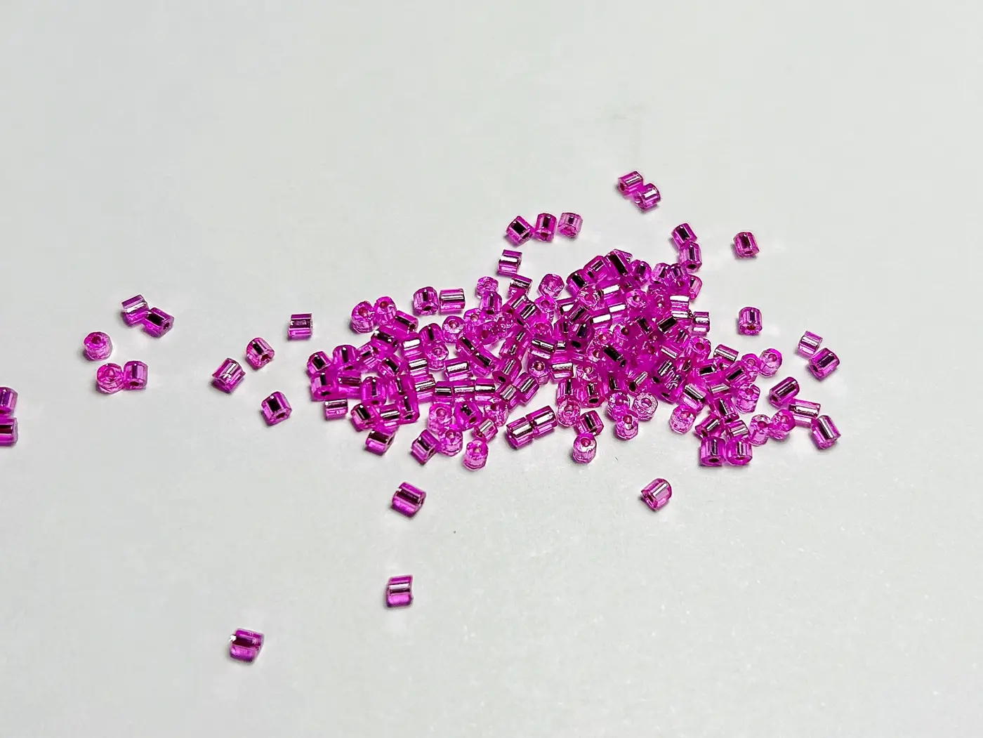 Sekané rokajlové korálky 2 mm – růžové (10 g) - fotografie 1