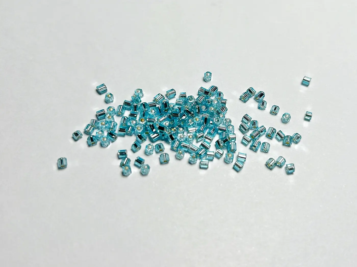 Sekané rokajlové korálky 2 mm – světle modré (10 g) - fotografie 1