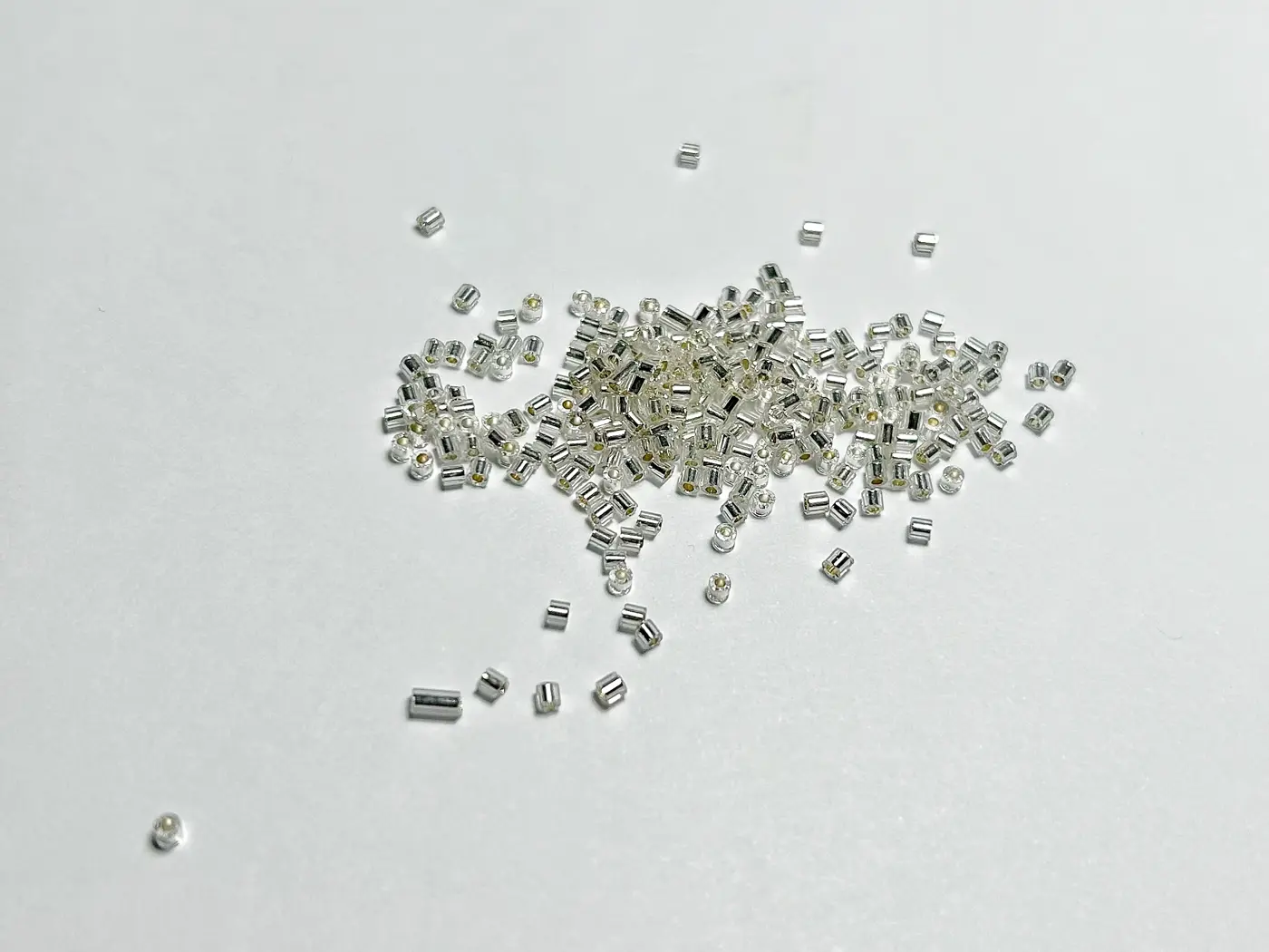 Sekané rokajlové korálky 2 mm – stříbrné (10 g) - fotografie 1