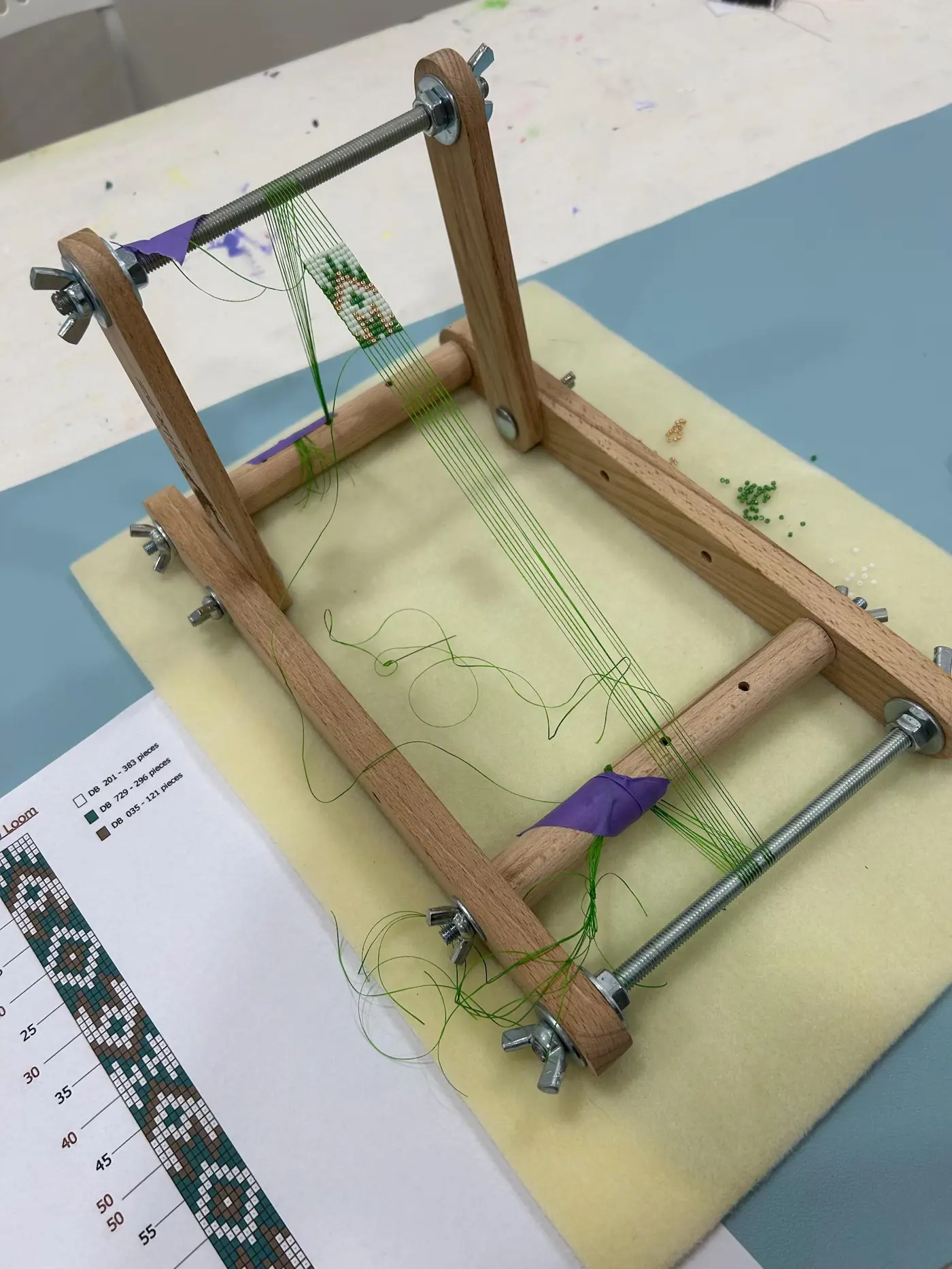 Korálkový tkací stav – DIY pletací stroj na náramky - fotografie 2