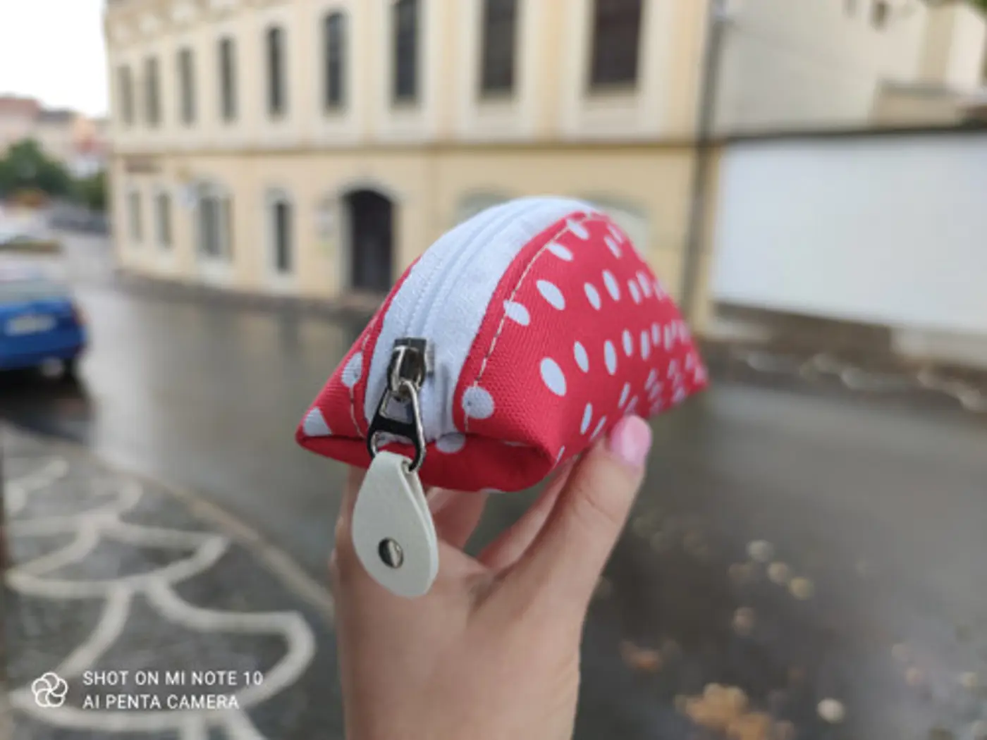Penál červený s bílými puntíky – 18,5 × 7 cm - fotografie 1