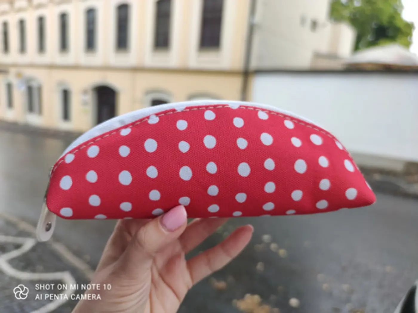 Penál červený s bílými puntíky – 18,5 × 7 cm - fotografie 2