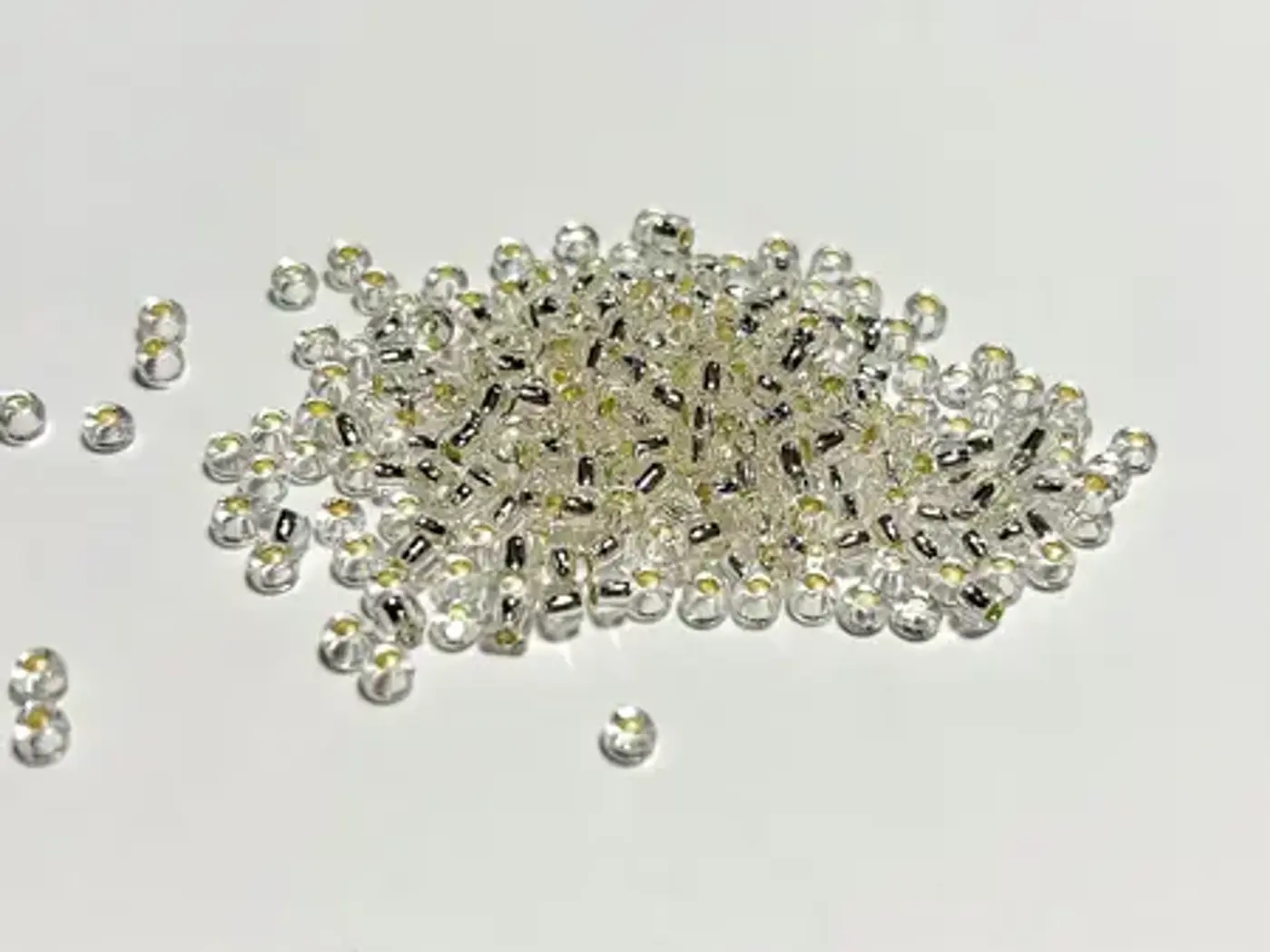 Preciosa rokajl 11/0 – průhledná se stříbrným průtahem (78102), 10 g - fotografie 1