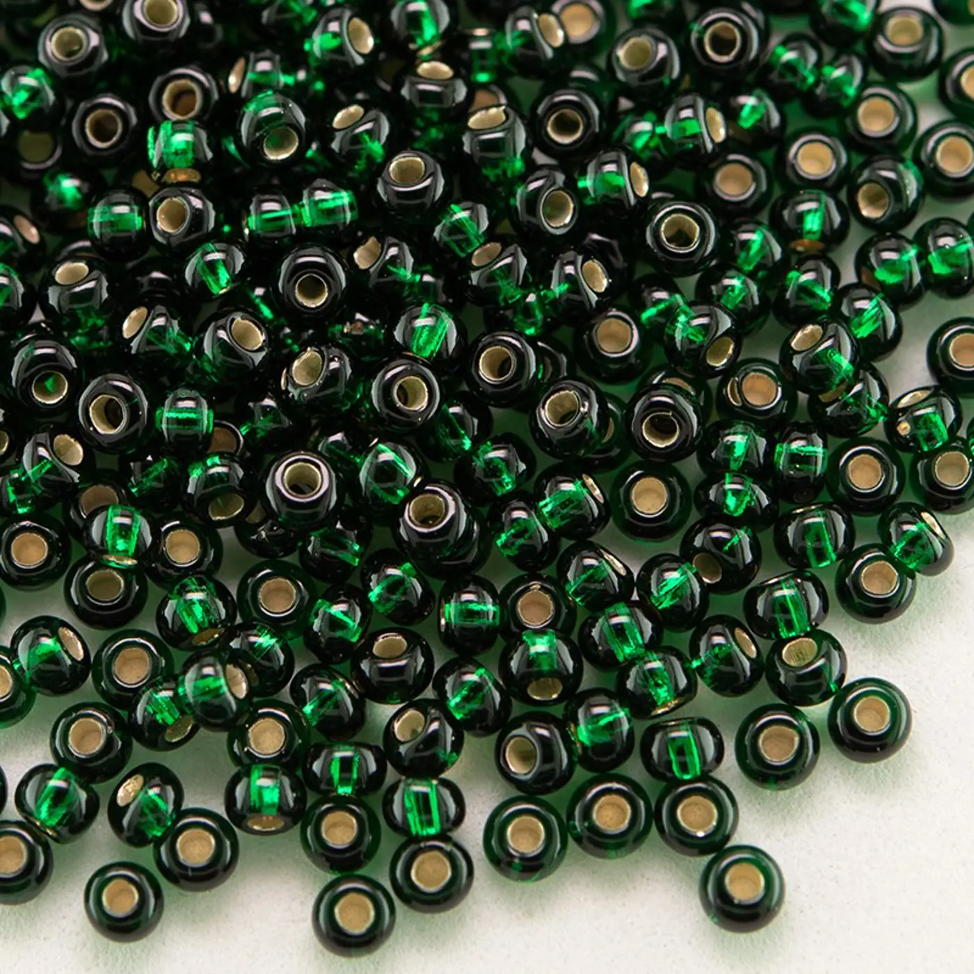 Preciosa rokajl 8/0 – Darkest Green Silver Lined (57150), 10 g - fotografie 1
