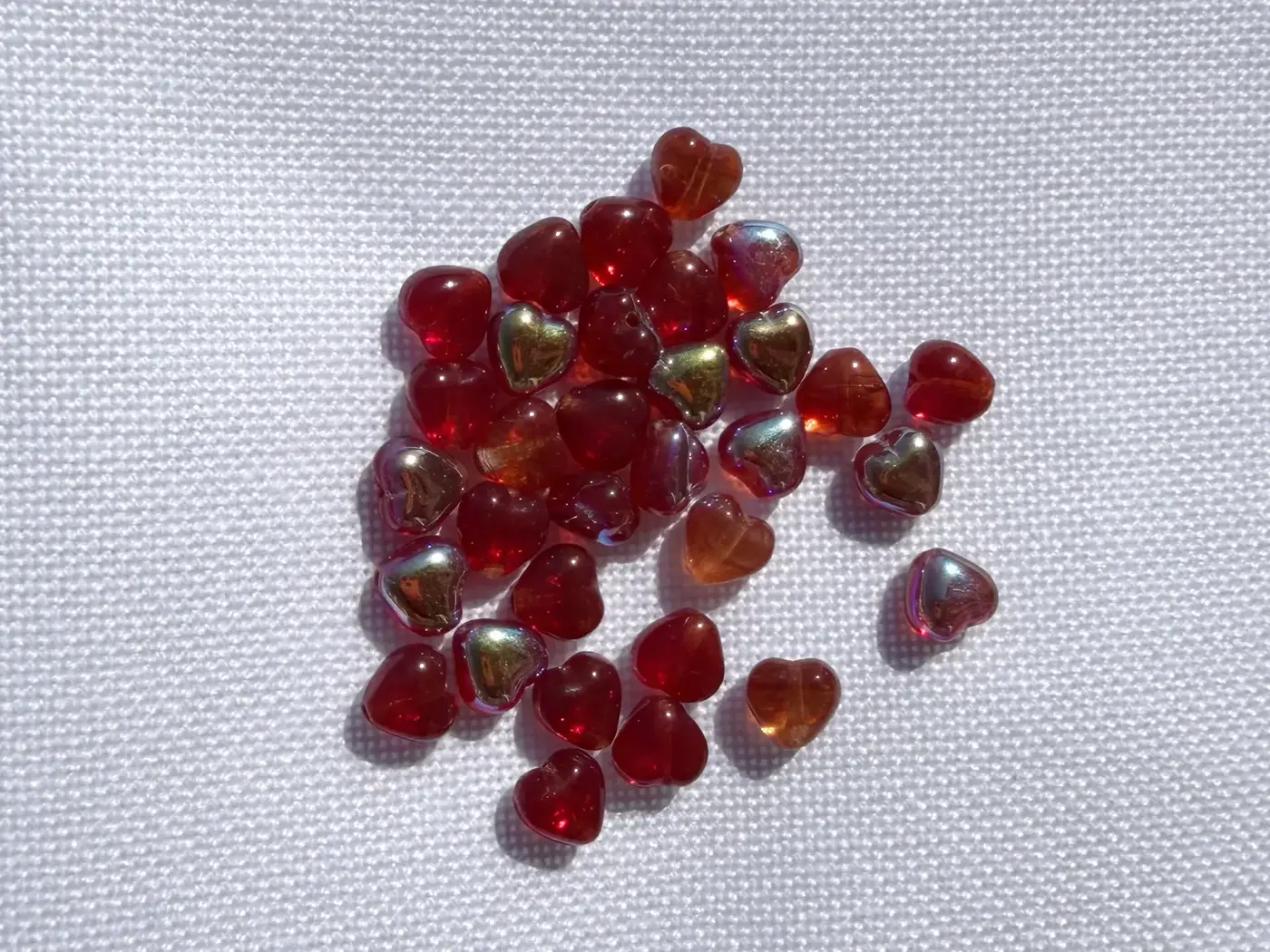 Skleněné mačkané korálky srdce rumělková AB 6 × 6 mm – 7 g  - fotografie 1