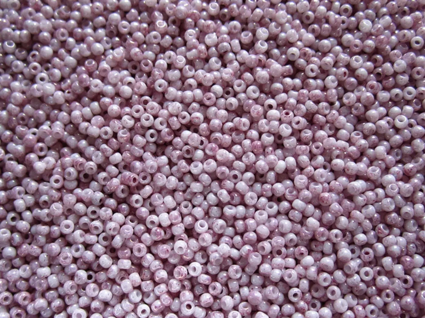 TOHO - Round 11/0 : Marbled Opaque White/Pink TR-11-1200  - fotografie 1