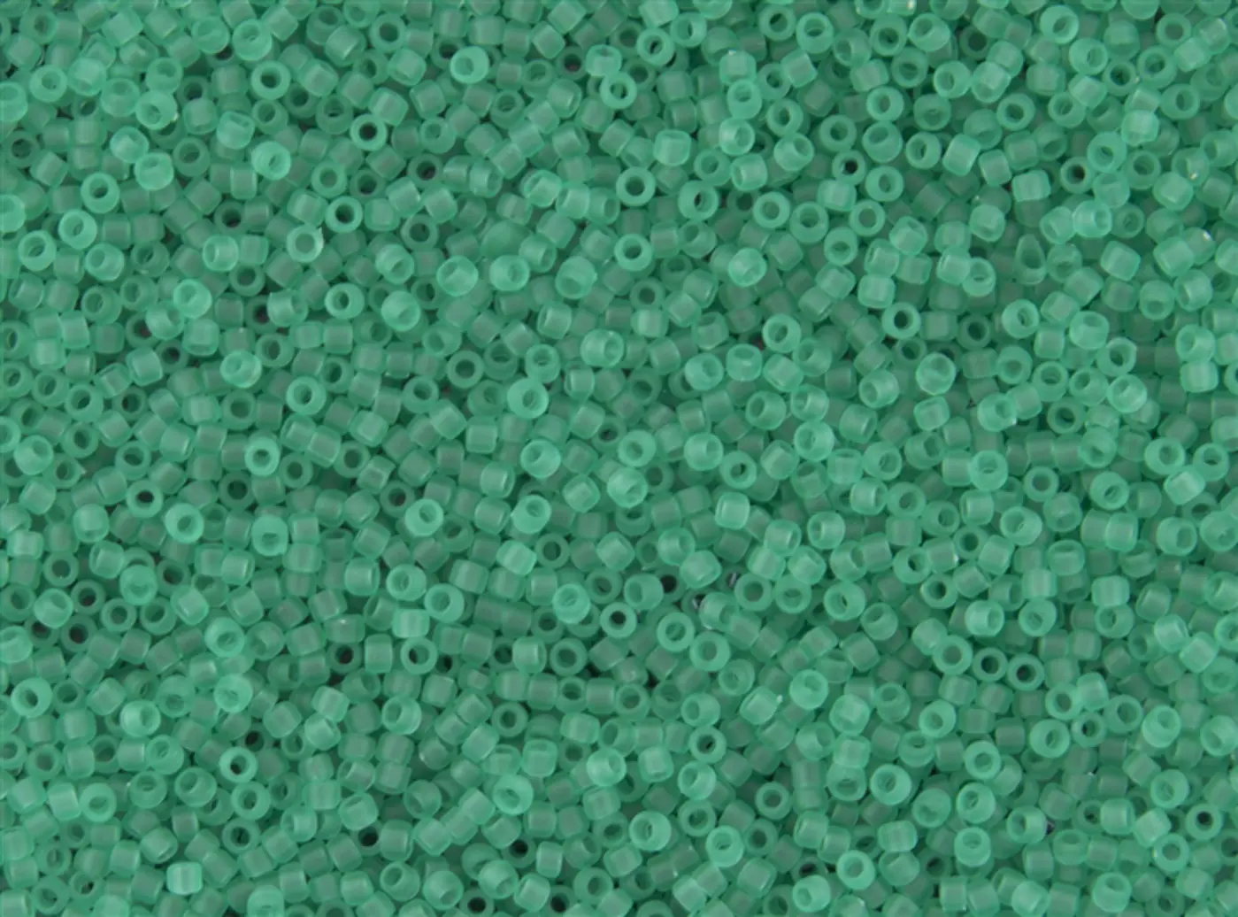 Rokajlové korálky - Round 15/0 : Transparent-Frosted Dk Peridot TR-15-72F - fotografie 1