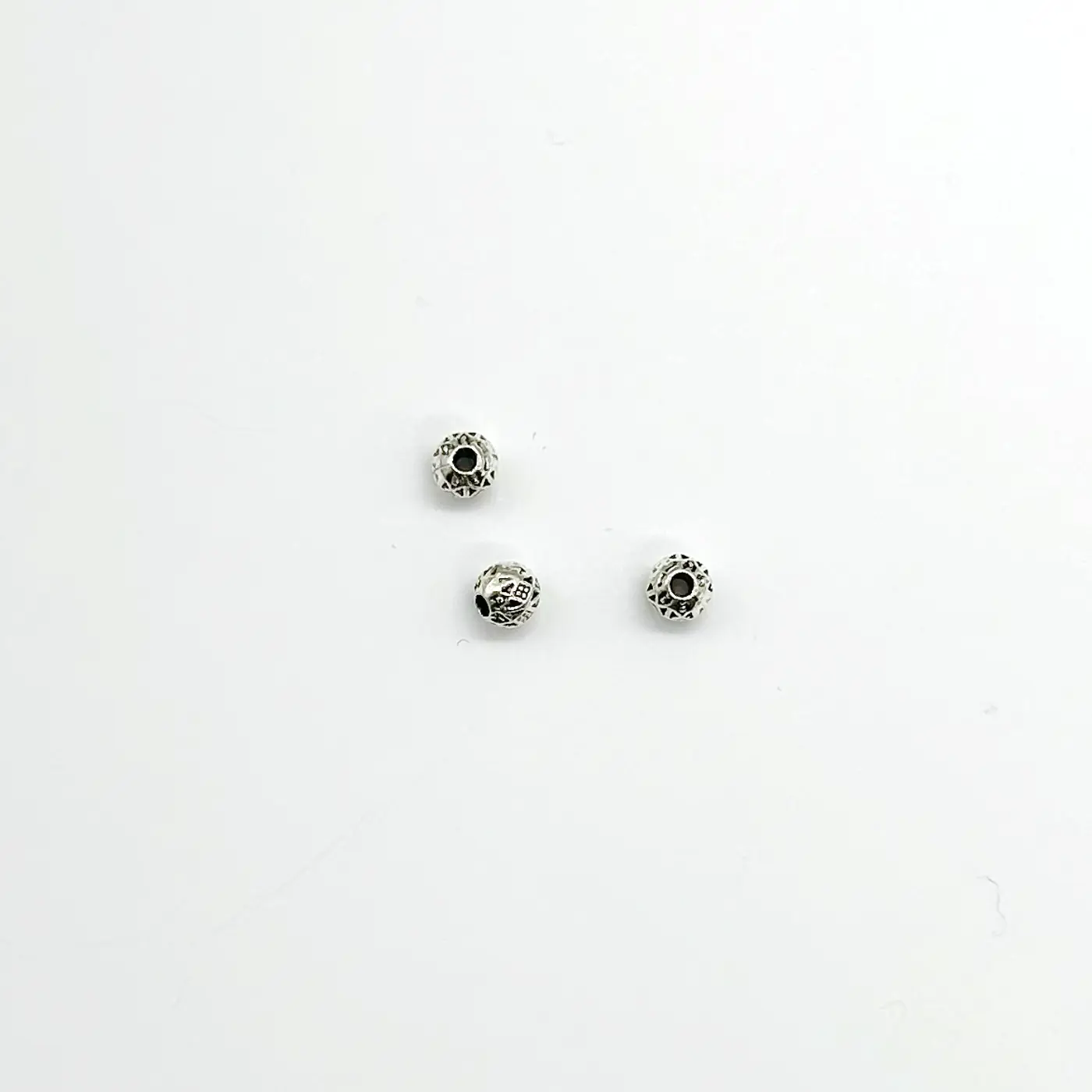 Kovový korálek ornament 4mm - fotografie 1