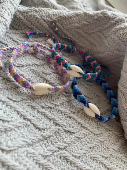 Náramek přátelství s mušličkou